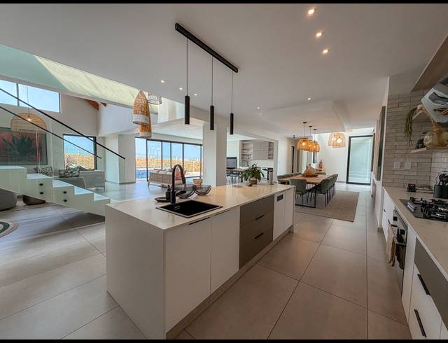 5 BEDROOM FREEHOLD FOR SALE IN MIDSTREAM HEIGHTS